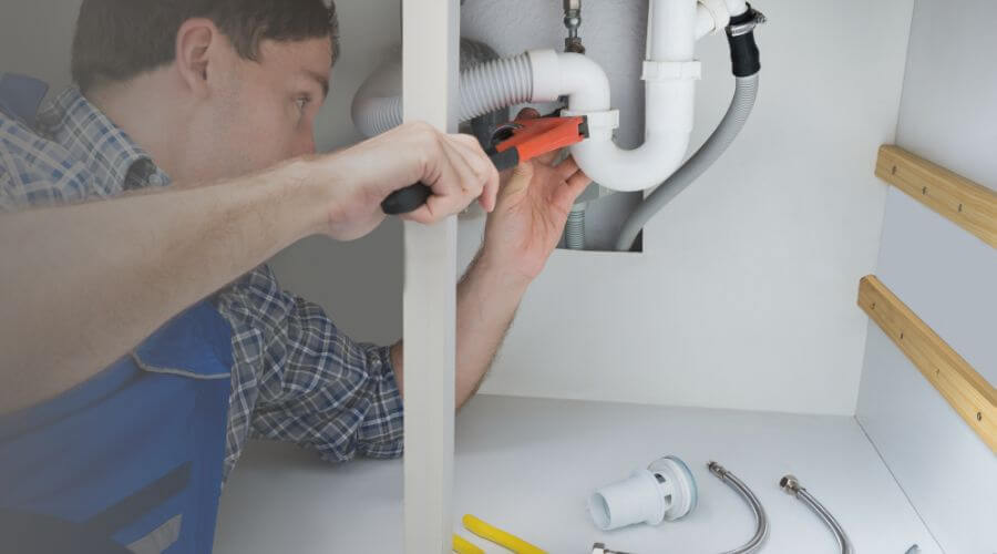 Expert burst pipe repair services in Eddyville, IL